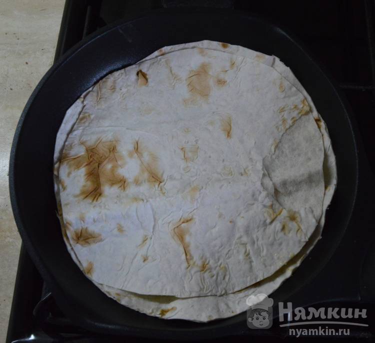 Лаваш с сыром на сковороде  - фото шаг 4