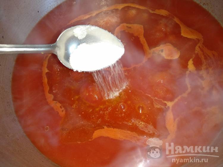 Кабачки с чесноком и луком тушеные в томате на зиму - фото шаг 3