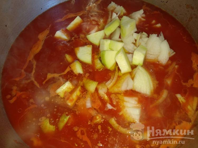 Кабачки с чесноком и луком тушеные в томате на зиму - фото шаг 5
