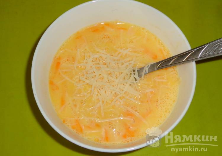 Яичница-болтунья с тыквой и сыром - фото шаг 3