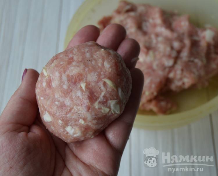 Котлеты из свиного фарша с капустой на сковороде - фото шаг 3