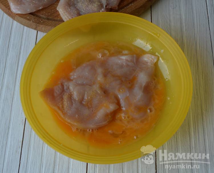  Вкусные отбивные из куриного филе на сковороде  - фото шаг 3