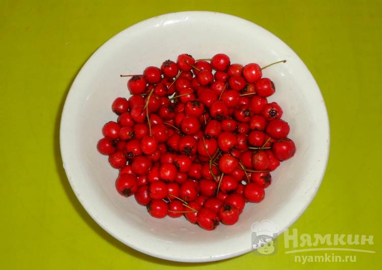 Компот из абрикосов и боярышника на зиму - фото шаг 2