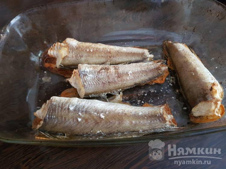 Запеченная рыба хек в духовке самая вкусная в масле с чесноком
