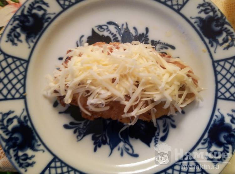 Куриные отбивные с майонезом и сыром на сковороде - фото шаг 6