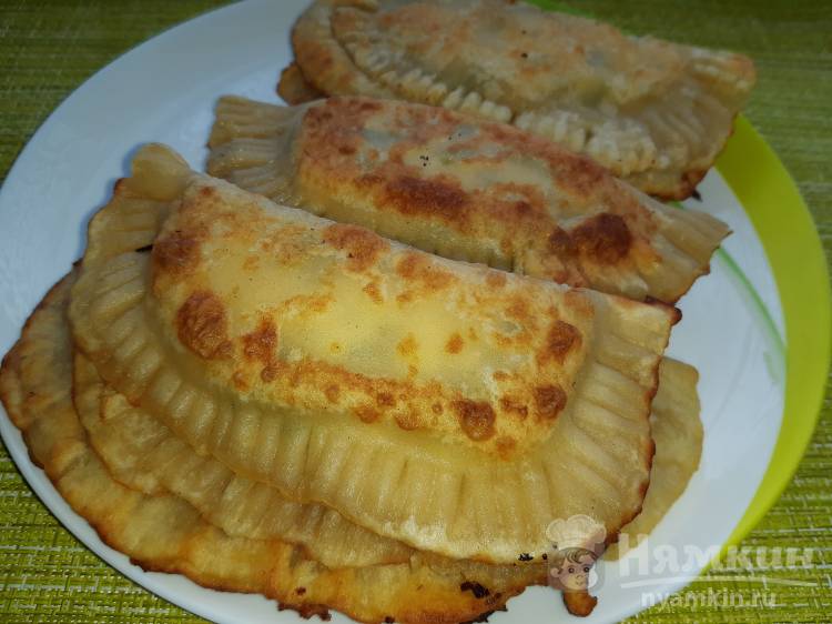 Лепешки с начинкой из творога на сковороде - фото шаг 11