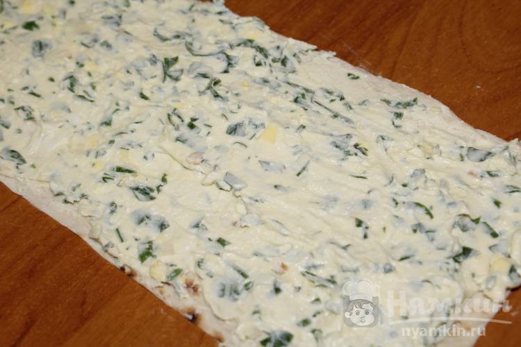 Рулет из лаваша с начинкой из яйца и сыра - фото шаг 4
