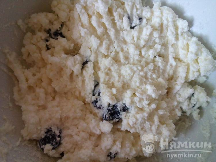Сладкие творожные шарики с изюмом - фото шаг 4