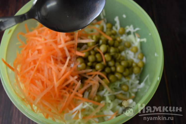 Салат из капусты с консервированным горошком - Пошаговый рецепт с фото. Салаты. Салаты из овощей