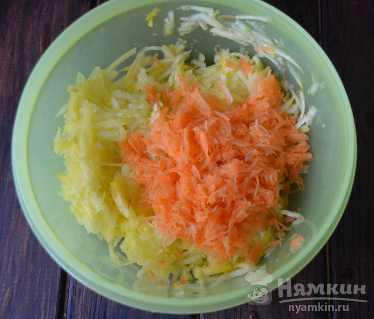 Оладьи из кабачков, моркови и сыра  - фото шаг 2