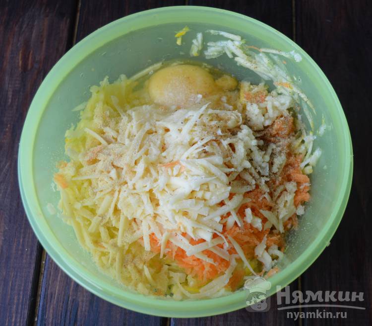 Оладьи из кабачков, моркови и сыра  - фото шаг 3