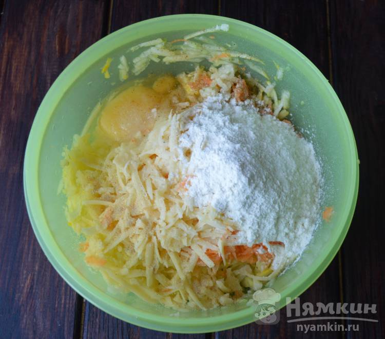 Оладьи из кабачков, моркови и сыра  - фото шаг 4
