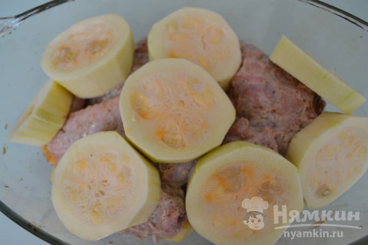 Курица запеченная с кабачком и болгарским перцем в духовке - фото шаг 4