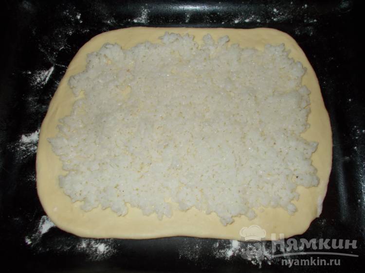 Пирог из рыбной консервы с рисом