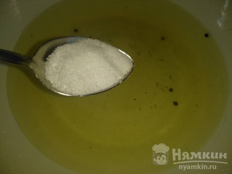 Консервированные помидоры с виноградом и специями на зиму - фото шаг 6
