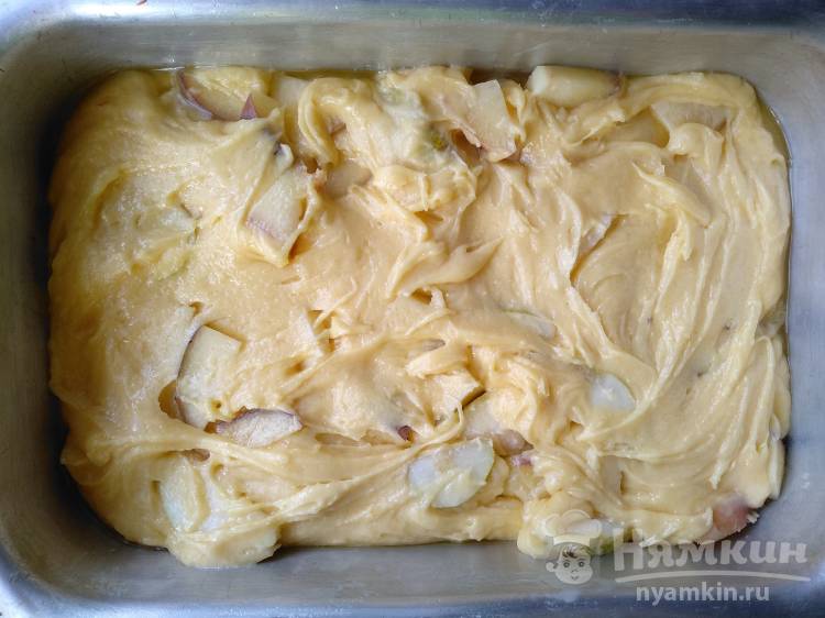 Нежный пирог с персиком и грушей на сметане - фото шаг 4