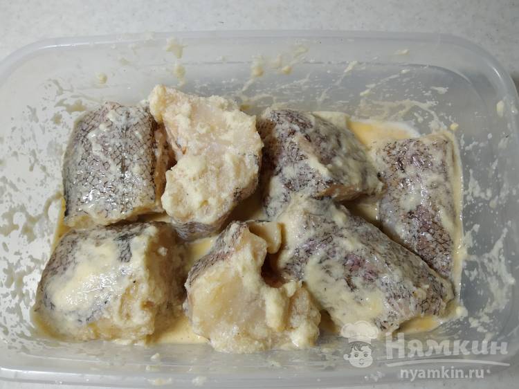 Морская рыба жареная в кляре на сковороде - фото шаг 3