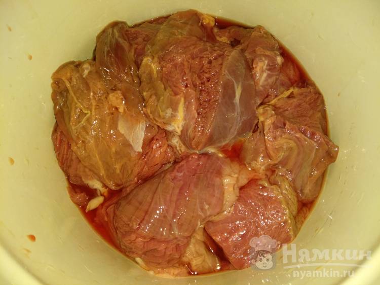 Шашлык из говядины в розовом вине и кефире - фото шаг 1