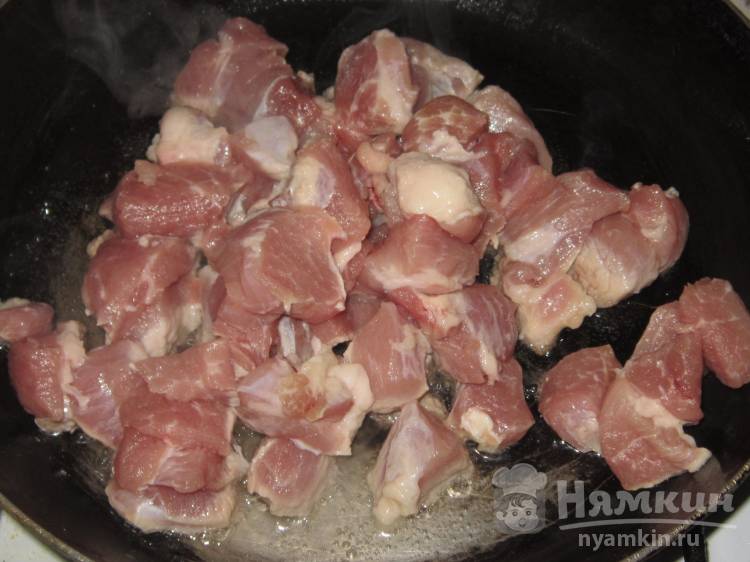 Картофельная запеканка со свининой в духовке - фото шаг 1