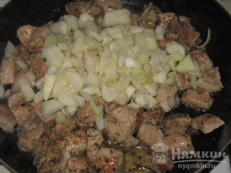 Картофельная запеканка со свининой в духовке - фото шаг 3