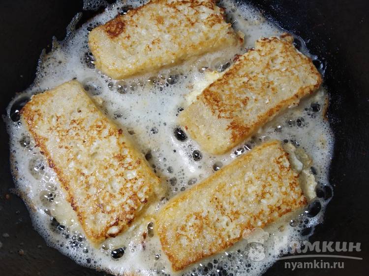 Гренки с молоком и яйцом жареные на сковороде - фото шаг 5
