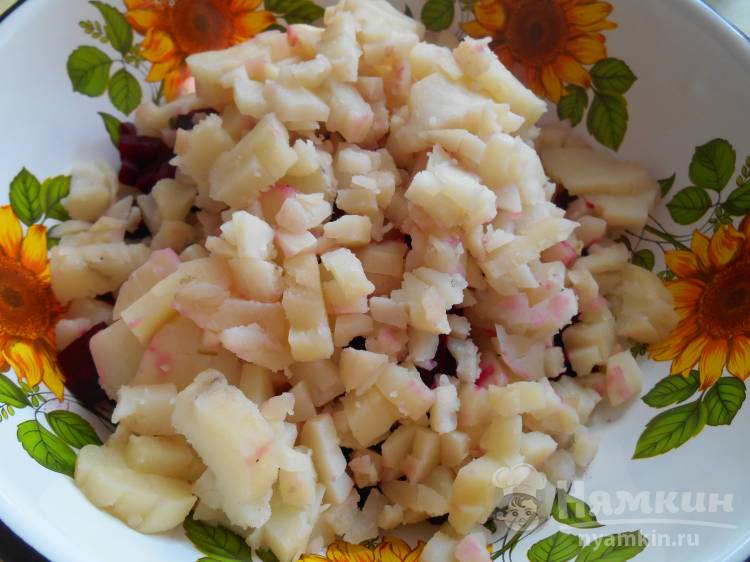 Винегрет с брожеными огурцами и маринованным луком - фото шаг 3