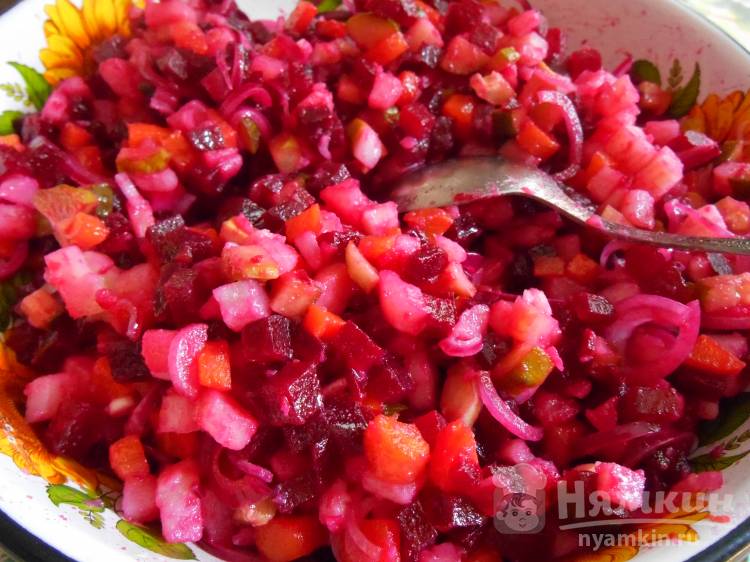 Винегрет с брожеными огурцами и маринованным луком - фото шаг 7