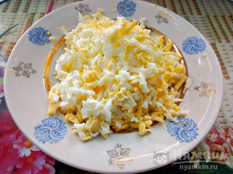 Салат из вермишели быстрого приготовления с огурцом, перцем и морковью - фото шаг 4
