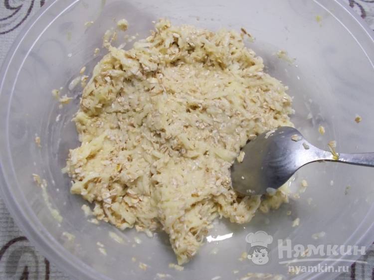 Кабачковые оладьи с геркулесом на сковороде - фото шаг 5