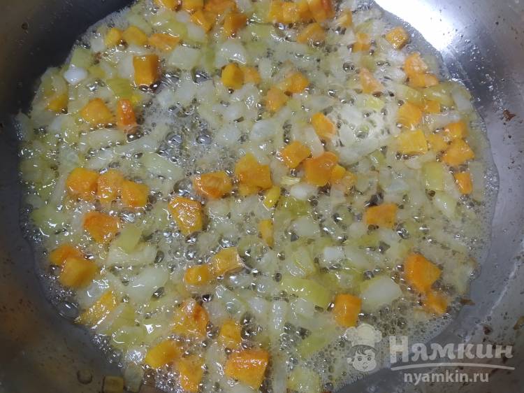 Макароны с индейкой и овощами на сковороде - фото шаг 4