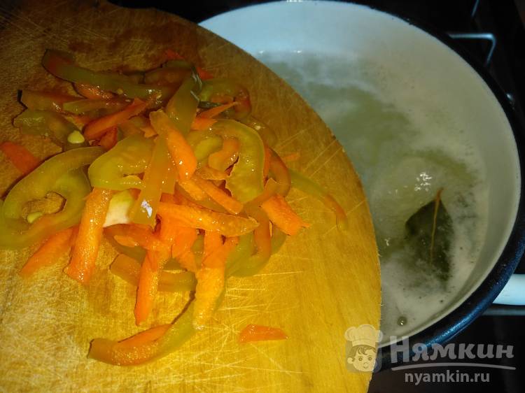 Уха из судака с морковью, зеленью и сладким перцем - фото шаг 4