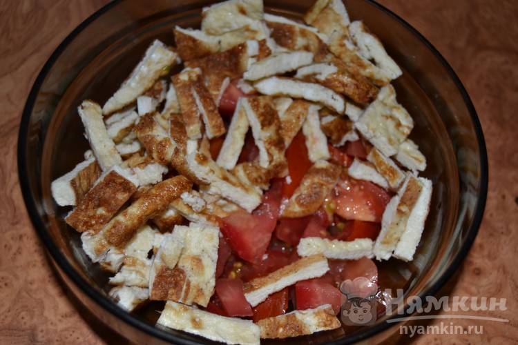 Салат с жареным перцем и яичными блинчиками - фото шаг 9