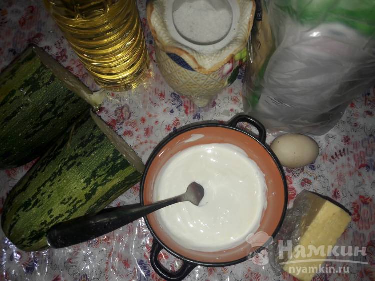 Кабачки под сметанно-сырным соусом в духовке - фото шаг 1