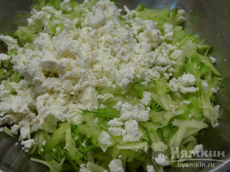 Оладьи из кабачков с брынзой на сковородке - фото шаг 1