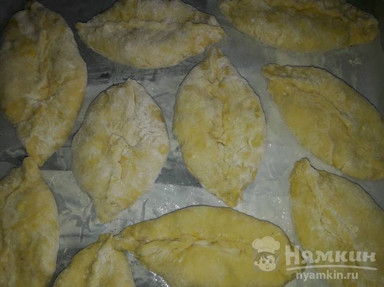 Вкусные запеченные пирожки с щавелем в духовке - фото шаг 5