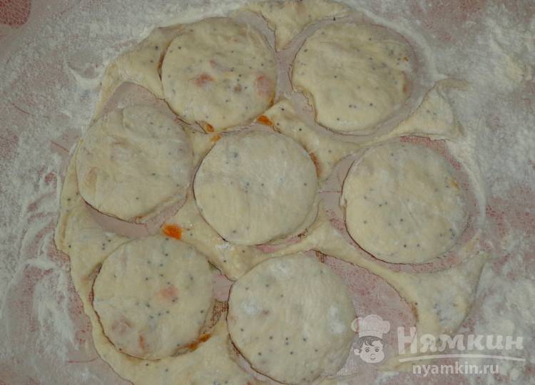 Дрожжевые булочки с курагой и маком в духовке  - фото шаг 5
