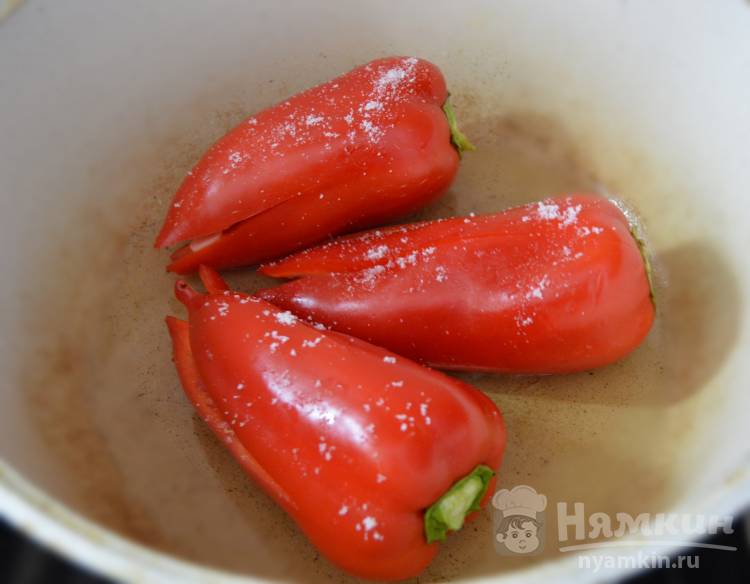 Закуска из жаренных перцев на сковороде - фото шаг 4