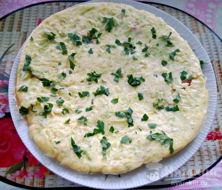 Омлет с кабачком и колбасой на сковороде - фото шаг 6