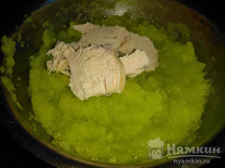 Диетическая икра из кабачков с помидором и куриной грудкой - фото шаг 2