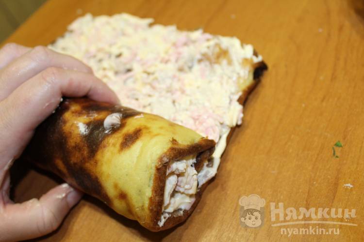 Кабачковый рулет с  начинкой из мяса, колбасы и сыра - фото шаг 9