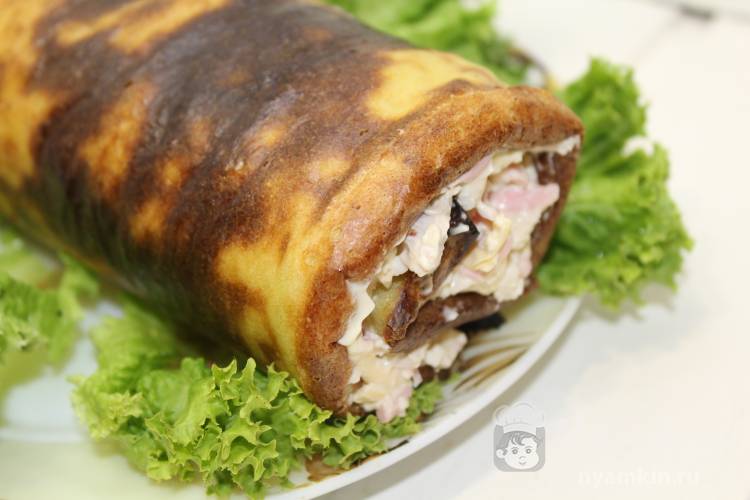 Кабачковый рулет с  начинкой из мяса, колбасы и сыра - фото шаг 10