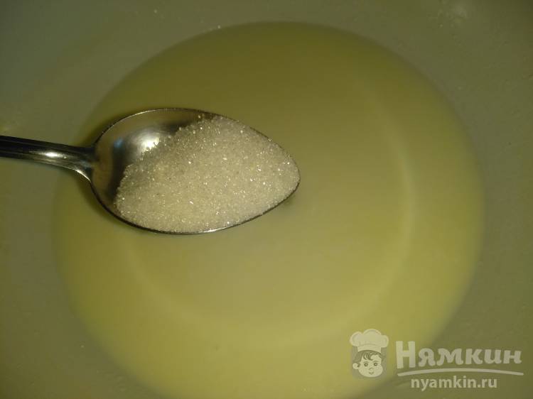 Пирожки на кефире с курицей, зеленью и помидором на сковороде - фото шаг 1