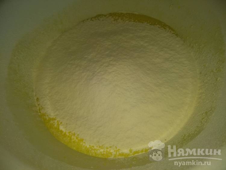 Пирожки на кефире с курицей, зеленью и помидором на сковороде - фото шаг 3