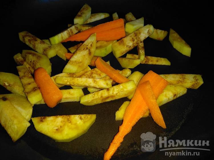 Тушеная капуста с овсянкой и баклажаном на сковороде - фото шаг 1