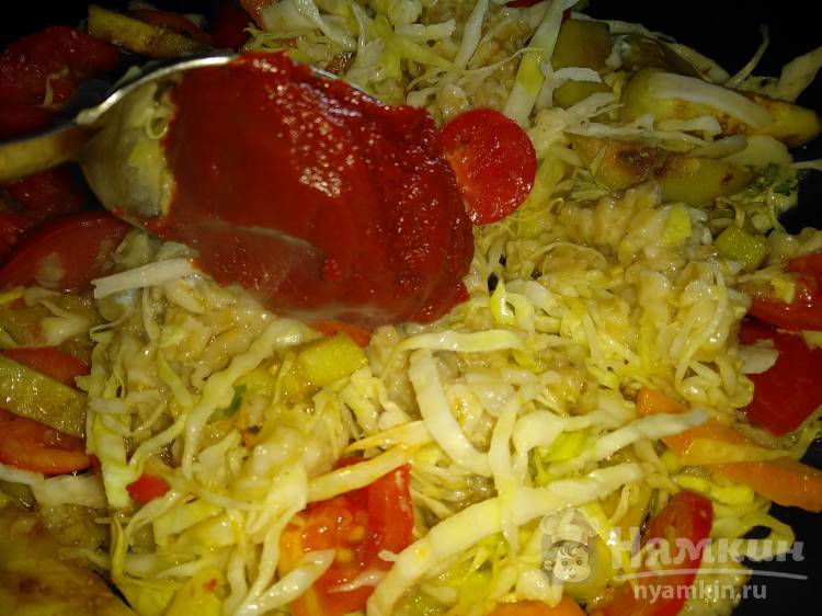 Тушеная капуста с овсянкой и баклажаном на сковороде - фото шаг 4