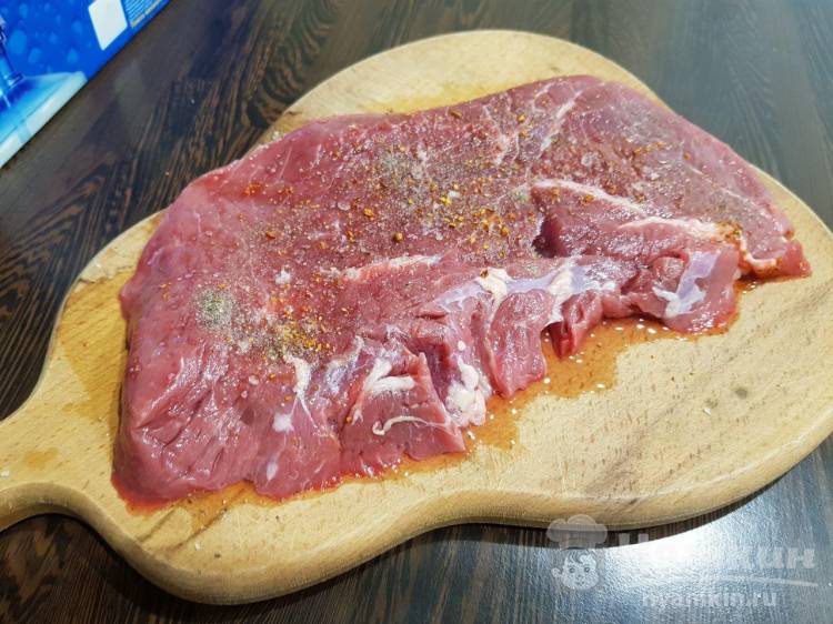 Как мясо для стейка из говядины должно быть упаковано, и сколько его можно хранить?