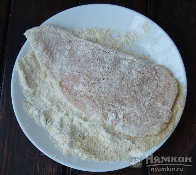 Нежные отбивные из куриного филе на сковороде - фото шаг 3