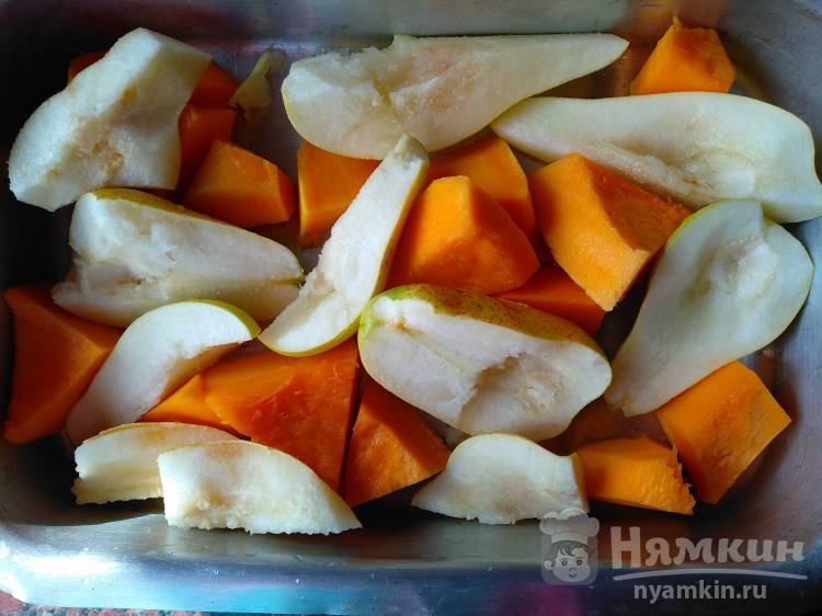 Тыква запеченная в духовке с грушей, орехами и мятой - фото шаг 2