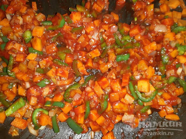 Курица с овощами в кисло-сладком соусе на сковороде - фото шаг 7