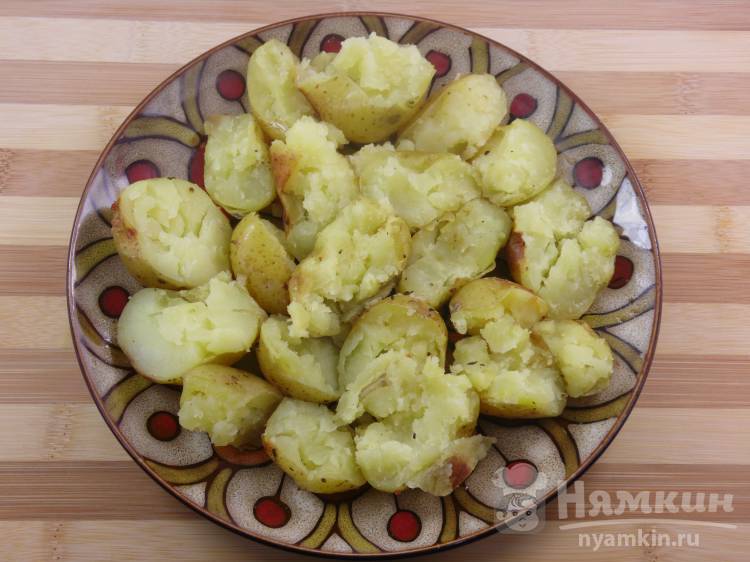 Печеный картофель с соусом из авокадо в духовке - фото шаг 4